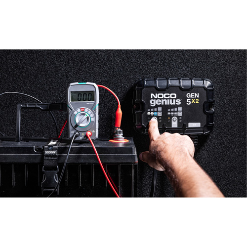 Chargeur de batterie embarqu&eacute; &agrave; 2 sorties de 10 amp&egrave;res Gen5X2 Genius Brunswick Fyr & Safety
