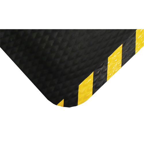 Tapis Hog Heaven, Losange, 4-4/5' x 8' x 7/8", Noir/Jaune, Nitrile Brunswick Fyr & Safety