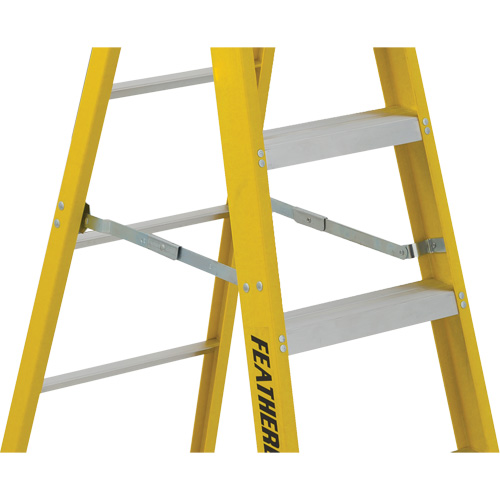 Industrial Heavy-Duty Stepladders (6900 Series), 4', Fibreglass, 300 lbs. Capacity, Type 1A Brunswick Fyr & Safety