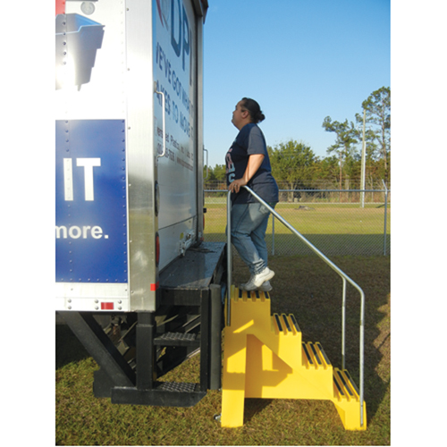 Escabeau industriel, 4 marches, 43" x 22-1/2" x Hauteur 66" Brunswick Fyr & Safety