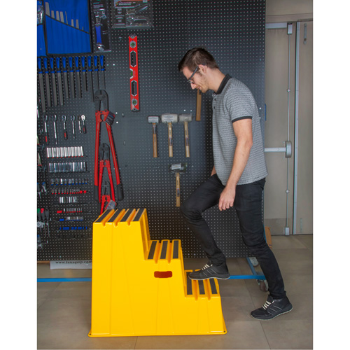 Escabeau industriel, 3 marches, 34-13/16" x 22-7/16" x Hauteur 28-1/2" Brunswick Fyr & Safety