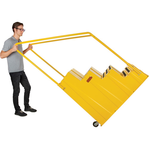 Escabeau industriel, 4 marches, 44" x 22-1/4" x Hauteur 65-1/8" Brunswick Fyr & Safety