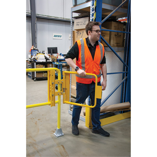 Barri&egrave;re &agrave; bascule de s&eacute;curit&eacute;, 21" h x 16" - 26" la Brunswick Fyr & Safety