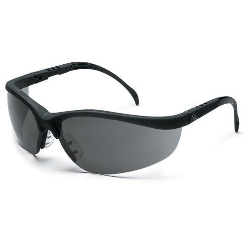 Lunettes de s&eacute;curit&eacute; Klondike, Lentille Grise/fum&eacute;e, Antibu&eacute;e/Anti-&eacute;gratignures, R&eacute;pond ou surpasse la norme CSA Z94.3 Brunswick Fyr & Safety