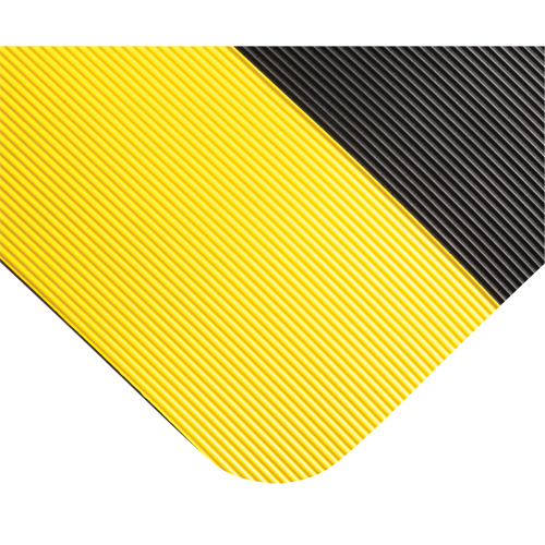 Tapis tr&egrave;s robuste pour panneau de contr&ocirc;le No 720, Ondul&eacute;, 3' x 10' x 5/8", Noir/Jaune, PVC Brunswick Fyr & Safety