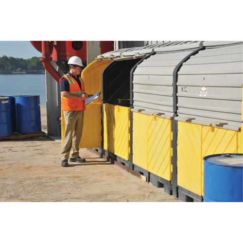 P16 Plus Ultra-Hard Top Spill Pallets sans drain, 250" lo x 79" la x 62" h, Capacit&eacute; de charge 9000 lb Brunswick Fyr & Safety