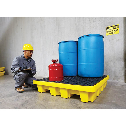 Ultra-Spill Pallet emboitable, 4 barils, Capacit&eacute; de d&eacute;versement 66 gal. US, 51" x 51" x 10" Brunswick Fyr & Safety