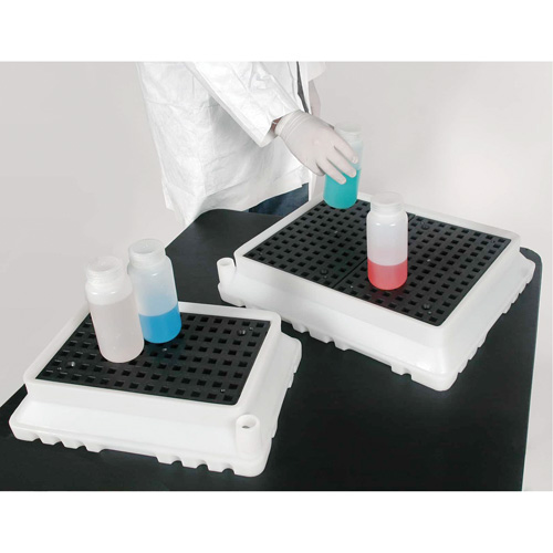 P4 Ultra-Spill Tray&reg;, 17" L x 21" W x 4" H, 2.9 US gal. Spill Capacity Brunswick Fyr & Safety