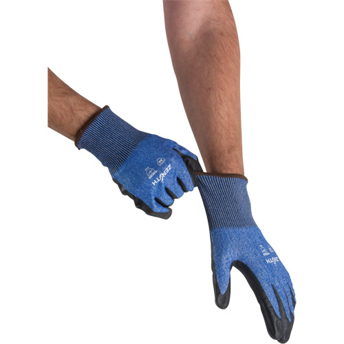 Gants l&eacute;gers et haute dext&eacute;rit&eacute; r&eacute;sistants &agrave; la coupe, Taille 7, Calibre 18, Rev&ecirc;tement Mousse de nitrile, Enveloppe en Acier inoxydable/PEHP/Tungst&egrave;ne, ASTM ANSI niveau A9 Brunswick Fyr & Safety