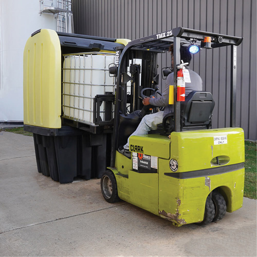 Palette anti-d&eacute;versement jaune &agrave; couvercle rigide roulant, 65" lo x 65" la x 101" h, Capacit&eacute; de charge 5000 lb Brunswick Fyr & Safety