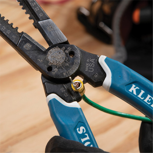 Outil polyvalent Klein-Kurve pour d&eacute;nuder, couper et sertir les fils, 8-1/4" lo, 8 - 20 AWG Brunswick Fyr & Safety
