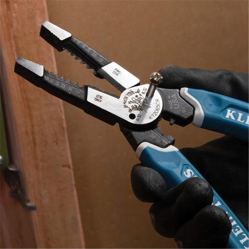 Outil polyvalent Klein-Kurve pour d&eacute;nuder, couper et sertir les fils, 8-1/4" lo, 8 - 20 AWG Brunswick Fyr & Safety