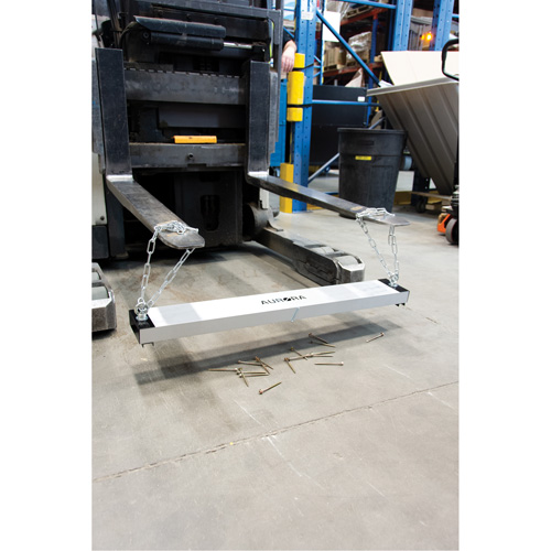 Balais de cour magn&eacute;tique, 36" la Brunswick Fyr & Safety