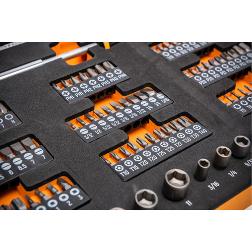 Jeu d'outils &agrave; t&ecirc;te &eacute;troite pour m&eacute;canicien dans un plateau de rangement en mousse Brunswick Fyr & Safety