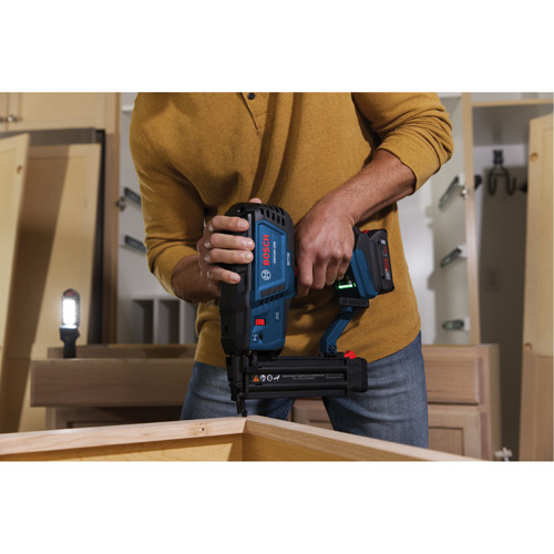 Brushless 18-Gauge Brad Nailer Kit with Standard Power Battery, 18 V, Lithium-Ion Brunswick Fyr & Safety