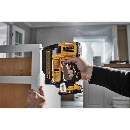 Ensemble cloueuse &agrave; goupilles sans fil sans balais ATOMIC COMPACT SERIES, calibre 23, 20 V, Lithium-ion Brunswick Fyr & Safety