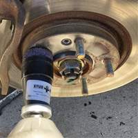 Outil de nettoyage pour moyeux, goujons et roues &agrave; entraînement par chocs STUD KLEEN Brunswick Fyr & Safety
