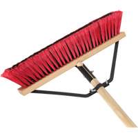 Balai-brosse &agrave; manche renforc&eacute;, 18", Moyen, Soies PVC Brunswick Fyr & Safety