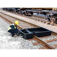 Ultra-Track Berm, 144 US gal. Capacity, 4' W x 6' L x 12" H, Foam Wall Brunswick Fyr & Safety