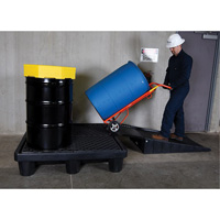 Ultra-Spill Pallet mod&egrave;le &eacute;conomique, 4 barils, Capacit&eacute; de d&eacute;versement 66 gal. US, 53" x 53" x 11,8" Brunswick Fyr & Safety