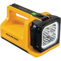 Lampe de poche lanterne haute performance 9050, DEL, 3369 lumens, 2,75 hres de fonctionnement, piles Rechargeable/AA, Compris XJ141 | Brunswick Fyr & Safety